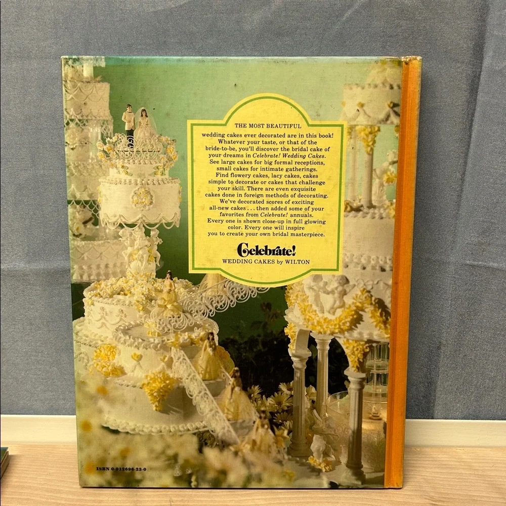 Celebrate! Wedding Cakes by Wilton 1983 - Picture 2 of 11